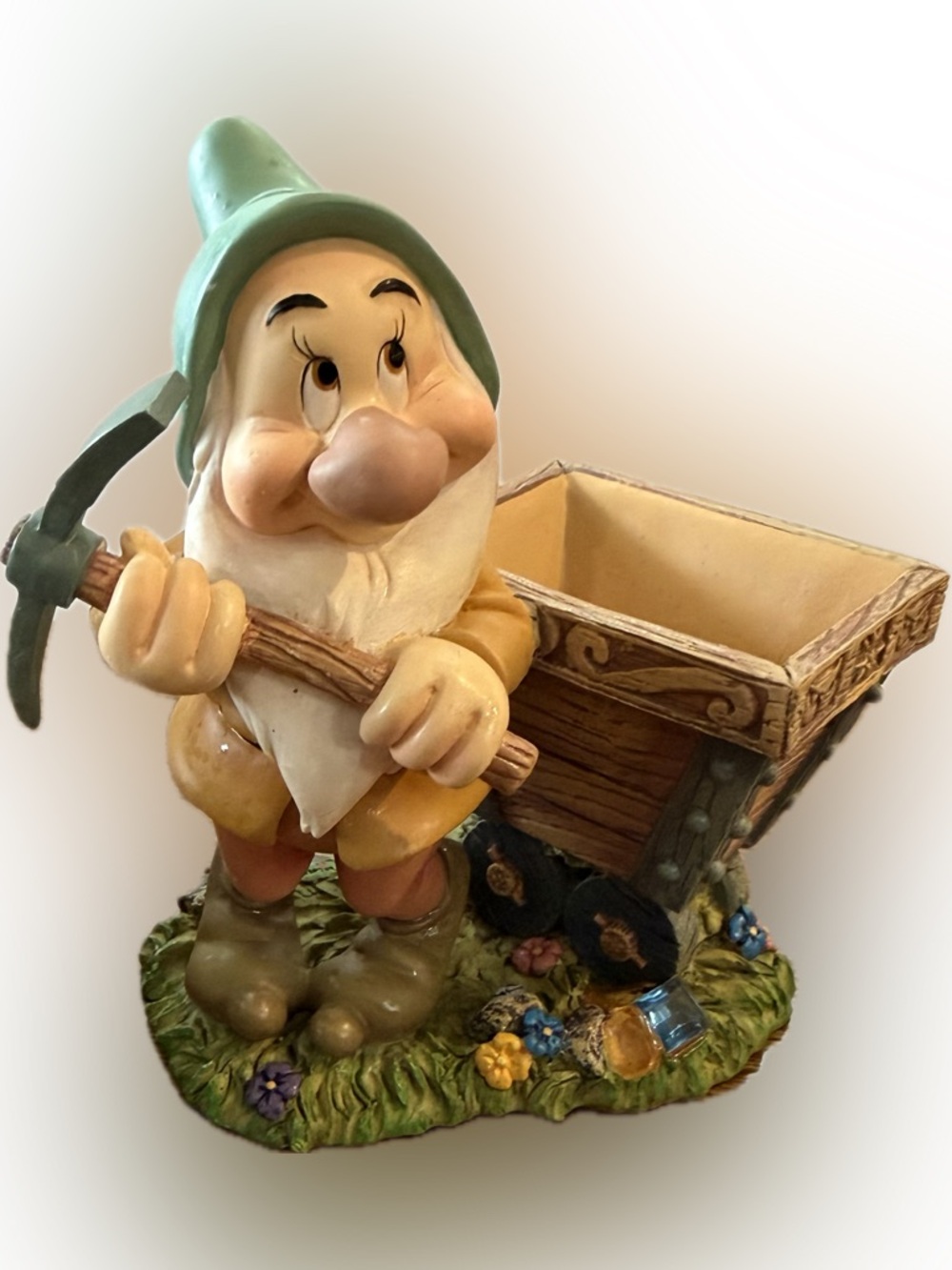 Vintage Disney Snow White & The Seven Dwarves Bashful Paper Clip Holder Figurine